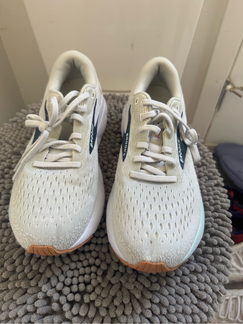 Brooks Ghost 16 White Teal Accent Running Shoes Women’s 8.5